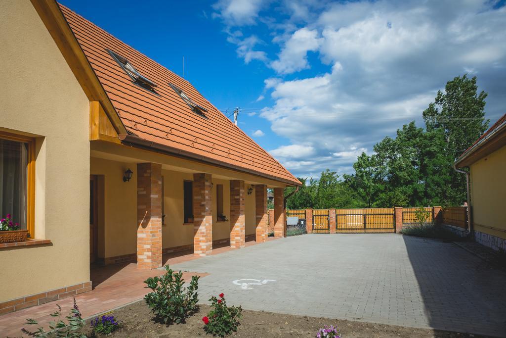 Mezes Vendeghaz Es Apiterapias Koezpont Hotel Vizsoly Exterior photo